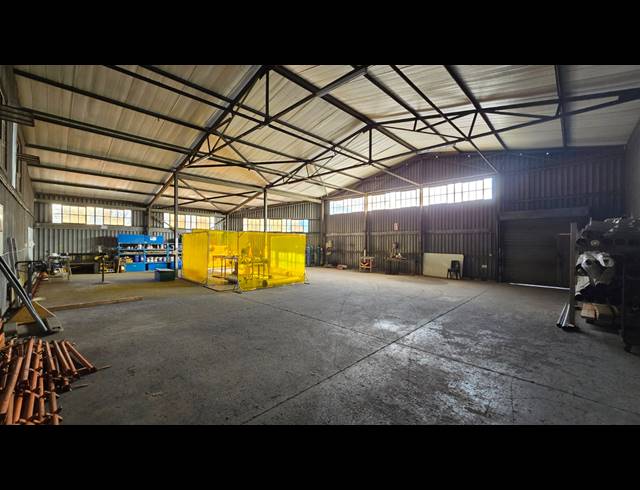 1,499M² WAREHOUSE TO LET IN EASTLEIGH